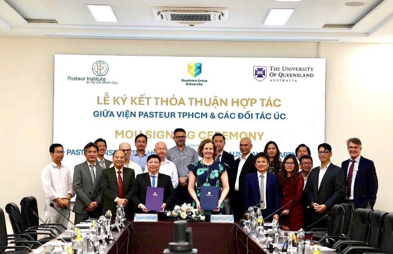 Tool handover and partnership strengthening